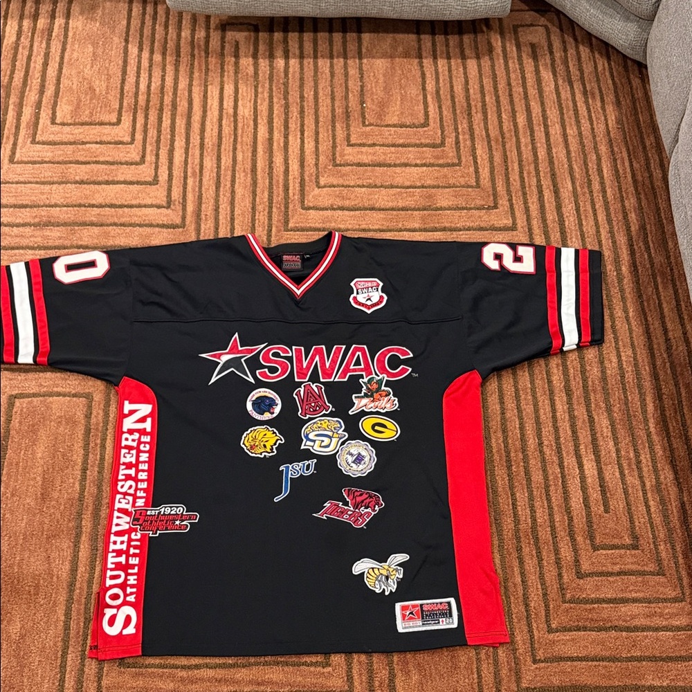 Men's Black and Red Sweatshirt